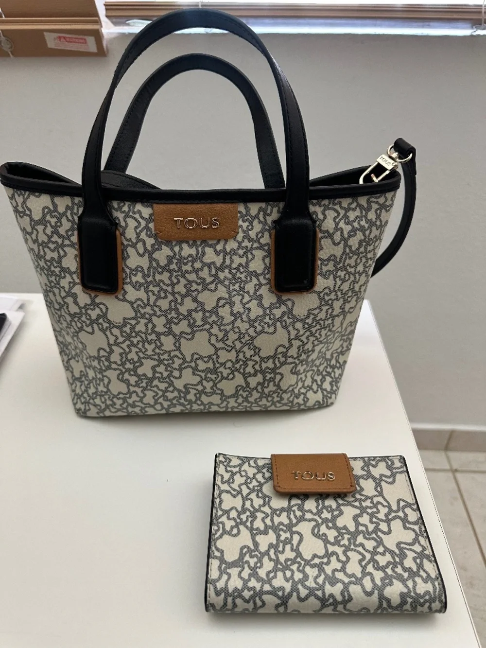 Tous original, medium size, like new (wallet included)